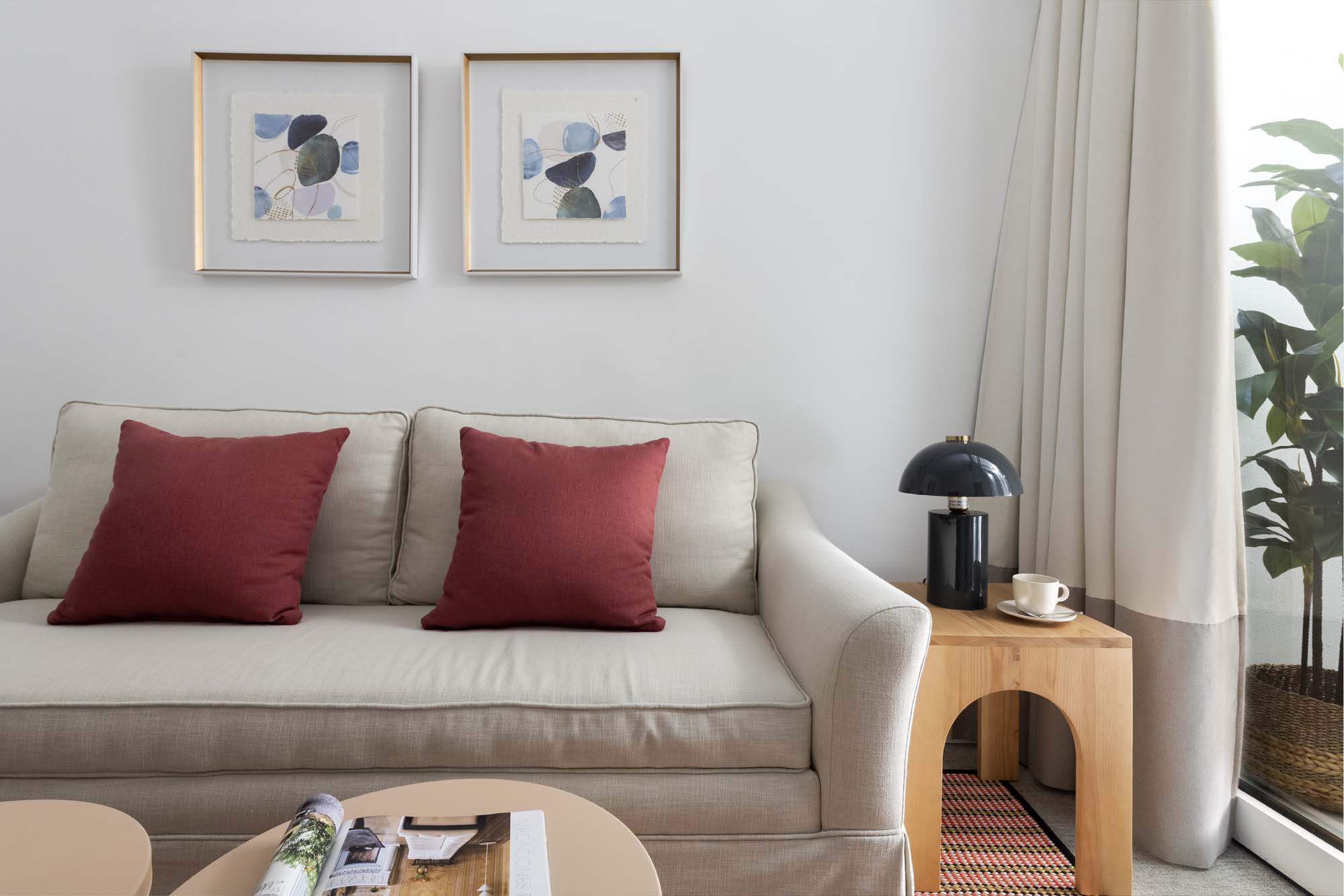 Casa Bedoya Suite bajo sofa